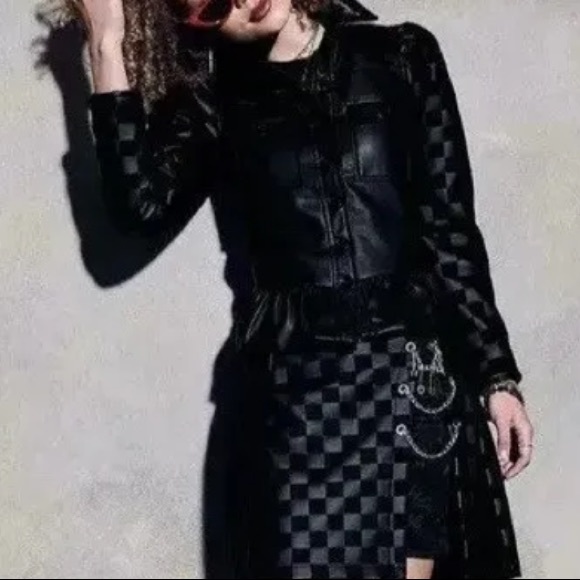 Disney Cruella Live Action Faux Leather Jacket Her Universe - Picture 3 of 11